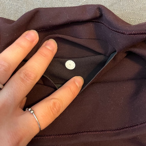 SOLD Lululemon Essential Tight Cassis - Picture 4 of 5